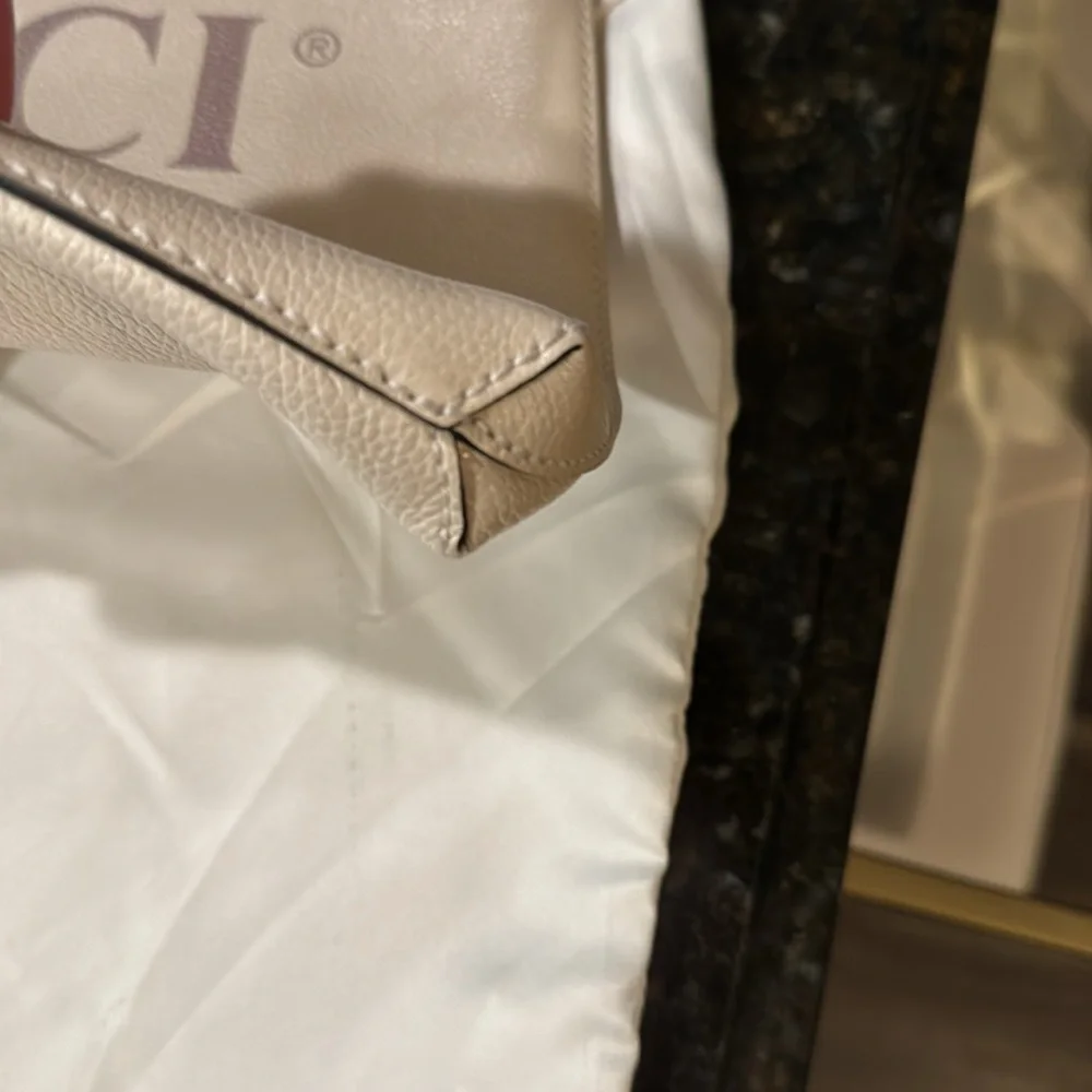 Gucci off-white clutch wristlet - Picture 8 of 9